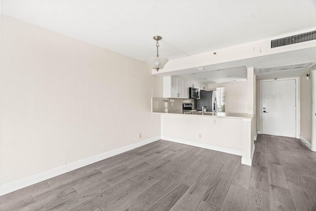 17 Royal Palm Way 103, Boca Raton, FL 33432