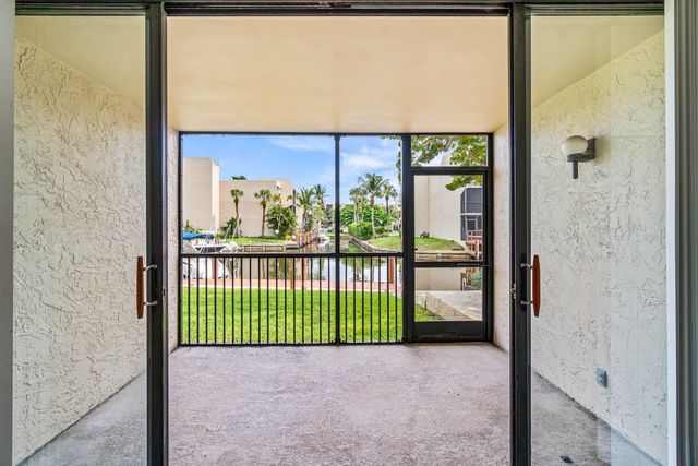 17 Royal Palm Way 103, Boca Raton, FL 33432
