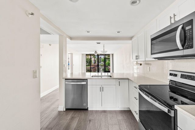 17 Royal Palm Way 103, Boca Raton, FL 33432