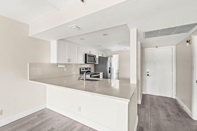 17 Royal Palm Way 103, Boca Raton, FL 33432