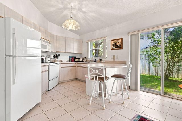 7460 NW 1st Manor, Plantation, FL 33317