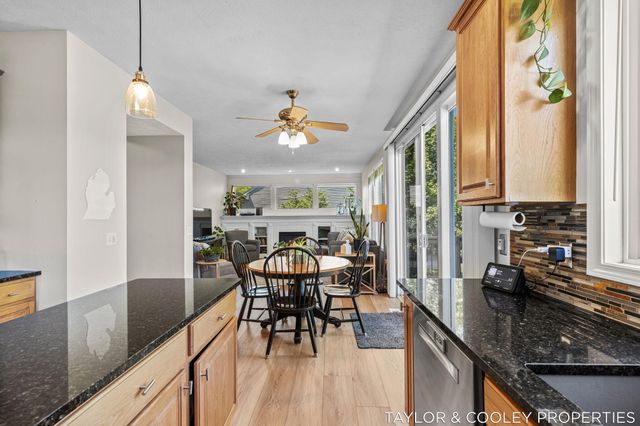 5616 Highbury Drive SE, Ada, MI 49301