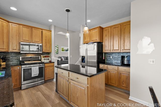 5616 Highbury Drive SE, Ada, MI 49301