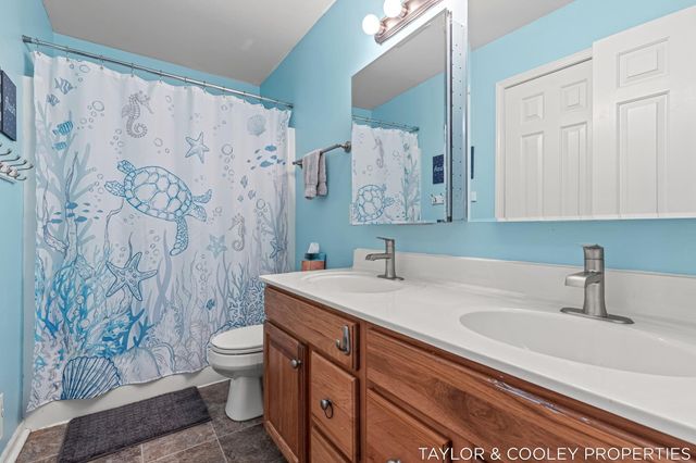 5616 Highbury Drive SE, Ada, MI 49301