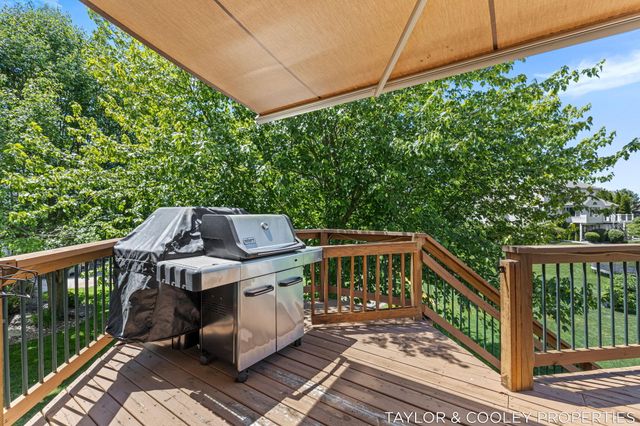 5616 Highbury Drive SE, Ada, MI 49301