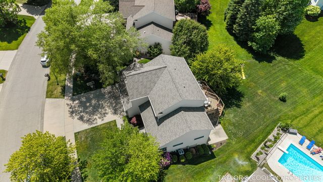 5616 Highbury Drive SE, Ada, MI 49301