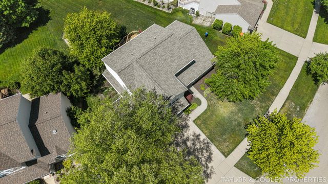 5616 Highbury Drive SE, Ada, MI 49301
