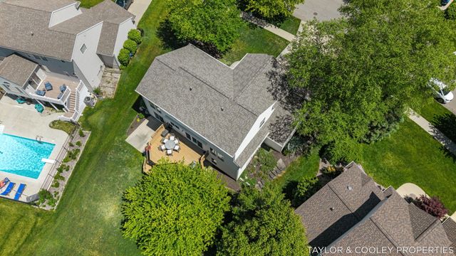 5616 Highbury Drive SE, Ada, MI 49301