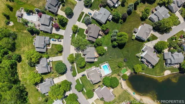 5616 Highbury Drive SE, Ada, MI 49301