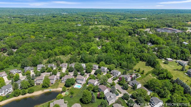 5616 Highbury Drive SE, Ada, MI 49301