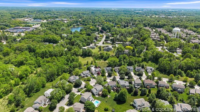 5616 Highbury Drive SE, Ada, MI 49301