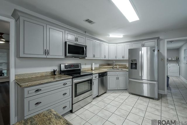 11637 Pine St, Walker, LA 70785