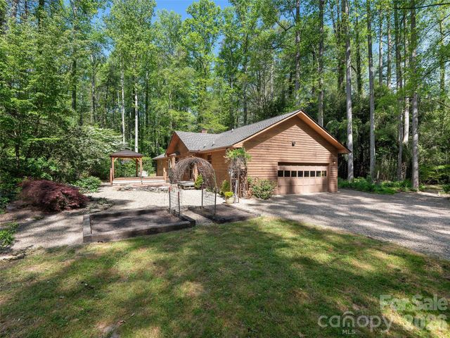 30 Kanuga Heights Lane, Hendersonville, NC 28739