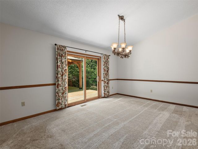 30 Kanuga Heights Lane, Hendersonville, NC 28739