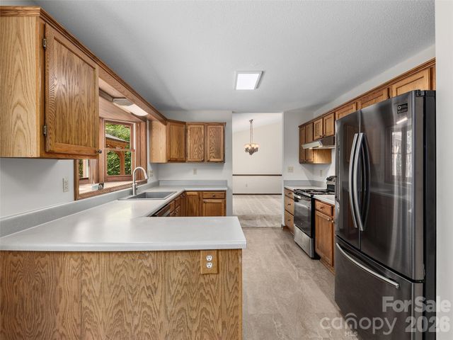 30 Kanuga Heights Lane, Hendersonville, NC 28739