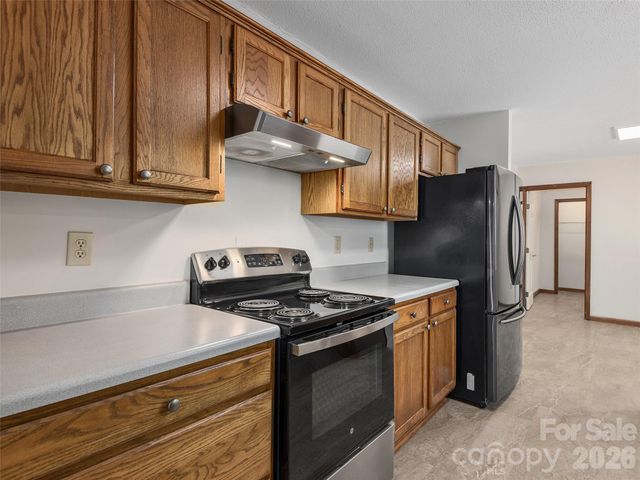 30 Kanuga Heights Lane, Hendersonville, NC 28739
