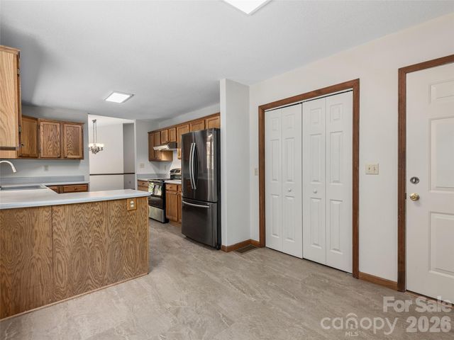30 Kanuga Heights Lane, Hendersonville, NC 28739