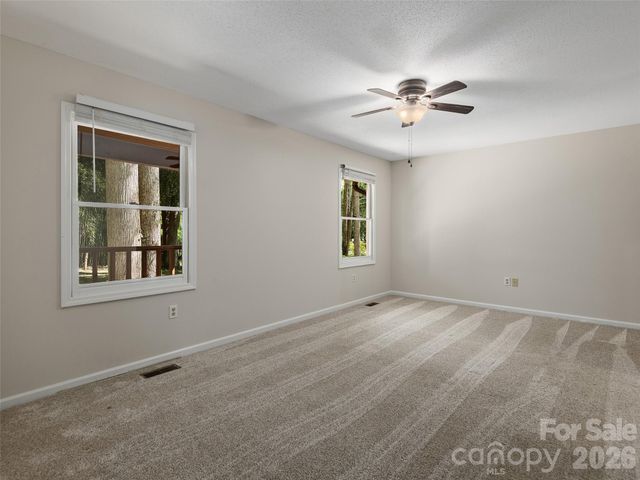30 Kanuga Heights Lane, Hendersonville, NC 28739