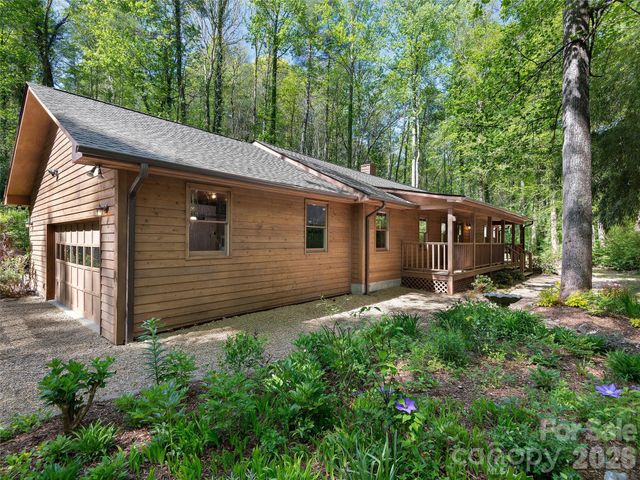 30 Kanuga Heights Lane, Hendersonville, NC 28739