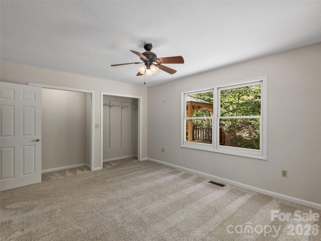 30 Kanuga Heights Lane, Hendersonville, NC 28739