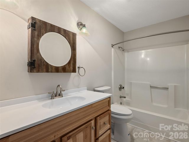 30 Kanuga Heights Lane, Hendersonville, NC 28739