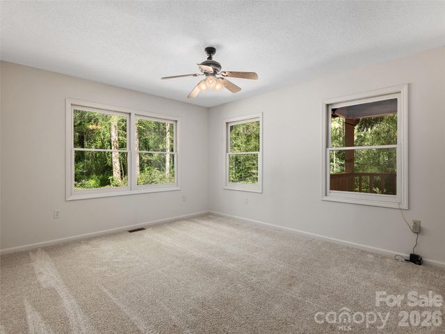 30 Kanuga Heights Lane, Hendersonville, NC 28739