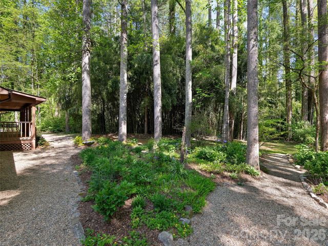30 Kanuga Heights Lane, Hendersonville, NC 28739