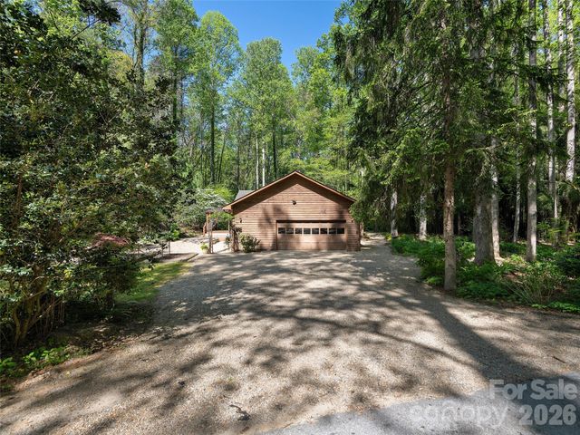 30 Kanuga Heights Lane, Hendersonville, NC 28739
