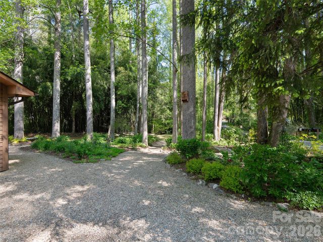 30 Kanuga Heights Lane, Hendersonville, NC 28739