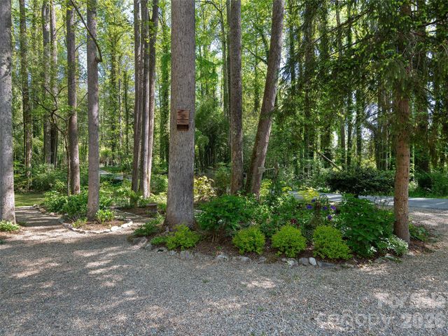 30 Kanuga Heights Lane, Hendersonville, NC 28739