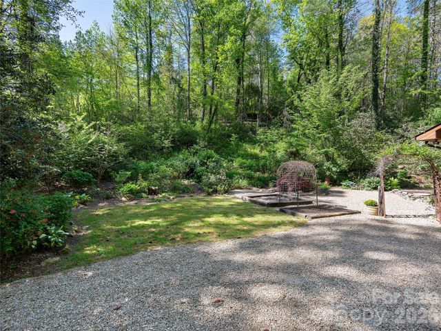 30 Kanuga Heights Lane, Hendersonville, NC 28739