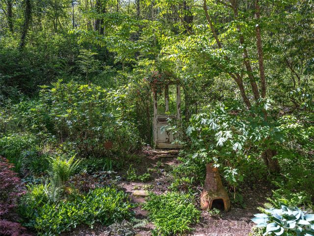 30 Kanuga Heights Lane, Hendersonville, NC 28739