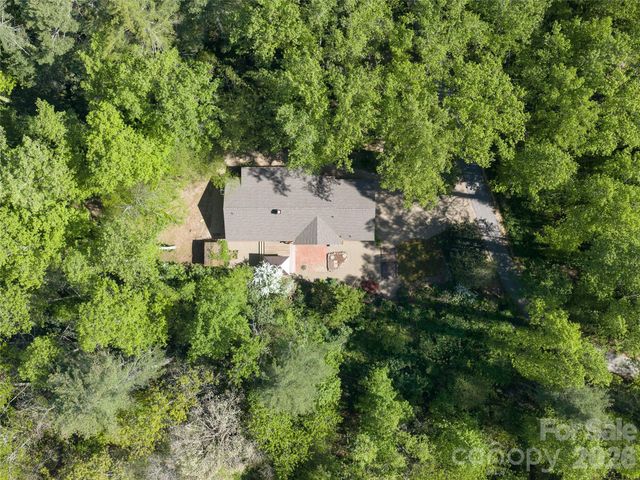 30 Kanuga Heights Lane, Hendersonville, NC 28739