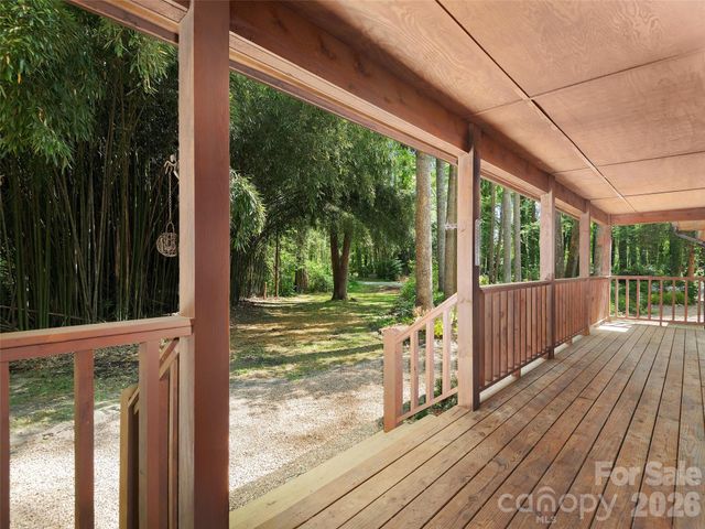 30 Kanuga Heights Lane, Hendersonville, NC 28739