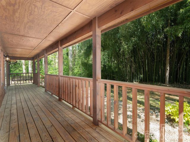 30 Kanuga Heights Lane, Hendersonville, NC 28739