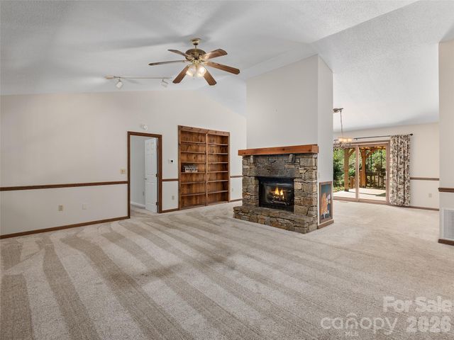 30 Kanuga Heights Lane, Hendersonville, NC 28739
