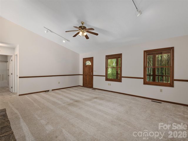 30 Kanuga Heights Lane, Hendersonville, NC 28739