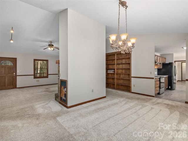 30 Kanuga Heights Lane, Hendersonville, NC 28739