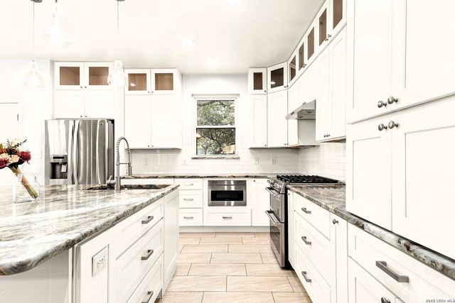 2854 Lakehills, San Antonio, TX 78251