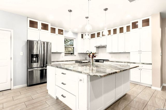 2854 Lakehills, San Antonio, TX 78251