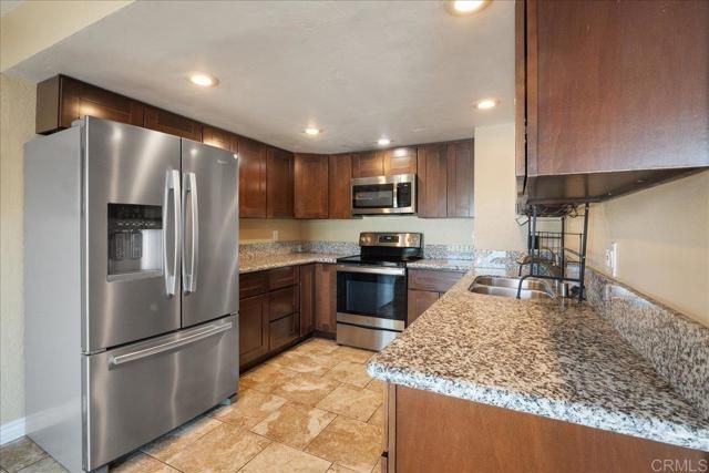 730 Silver Dr, Vista, CA 92083