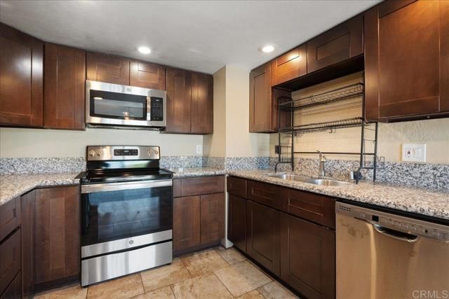 730 Silver Dr, Vista, CA 92083