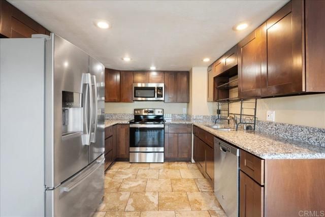 730 Silver Dr, Vista, CA 92083