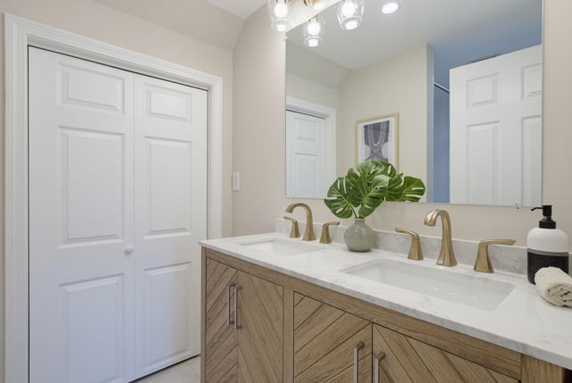 926 East St, Dedham, MA 02026