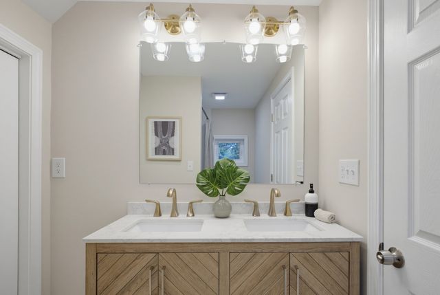 926 East St, Dedham, MA 02026