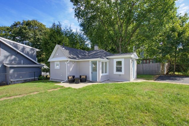 926 East St, Dedham, MA 02026