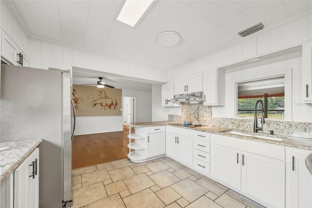 274 W KINGS HIGHWAY, Center Hill, FL 33514