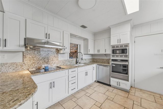 274 W KINGS HIGHWAY, Center Hill, FL 33514