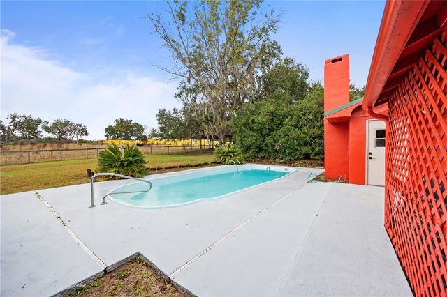 274 W KINGS HIGHWAY, Center Hill, FL 33514