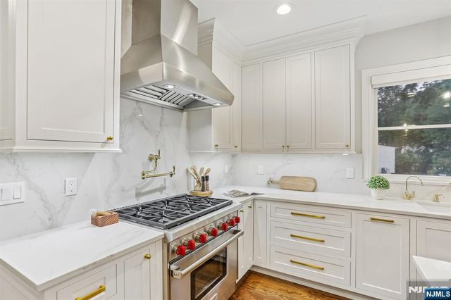 8 Broad Street, Demarest, NJ 07627